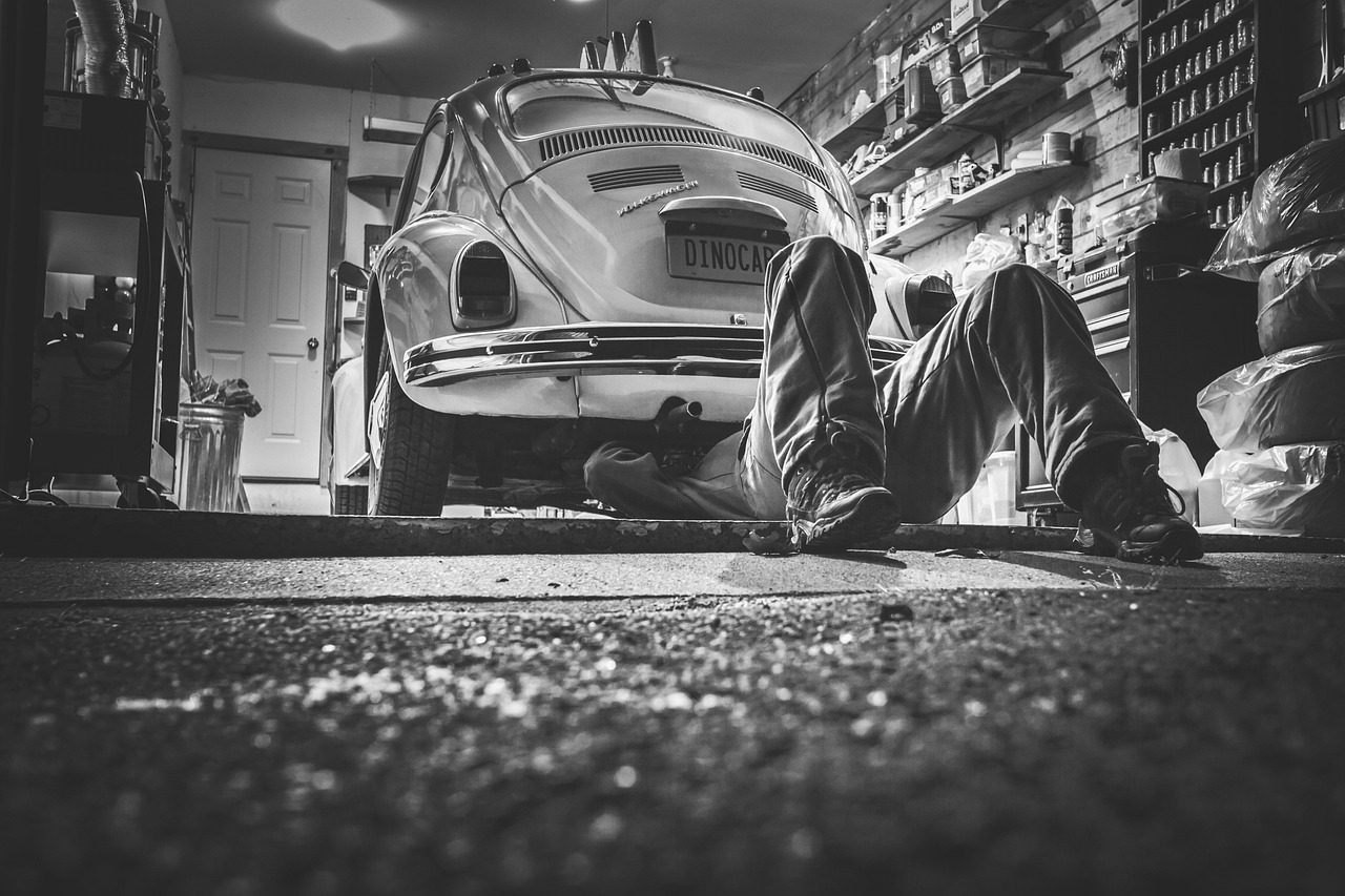 man, car, repair, car repair, car workshop, repair shop, repairs, garage, mechanic, vw beetle, volkswagen, beetle, car wallpapers, automotive, workshop, tools, supplies, monochrome, black and white